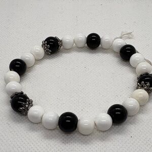 Chic Black and White Beaded Bracelet